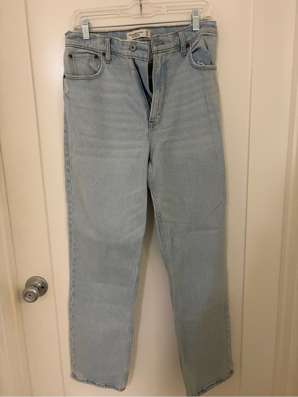 Light Wash Women’s Straight Jeans -NEVER WORN
